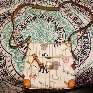 Dooney & Bourke cross bag